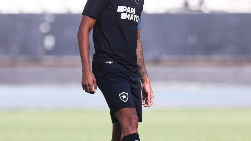 Acordo do Botafogo por Gabriel Batista deve envolver ida de atleta da base ao Santa Clara