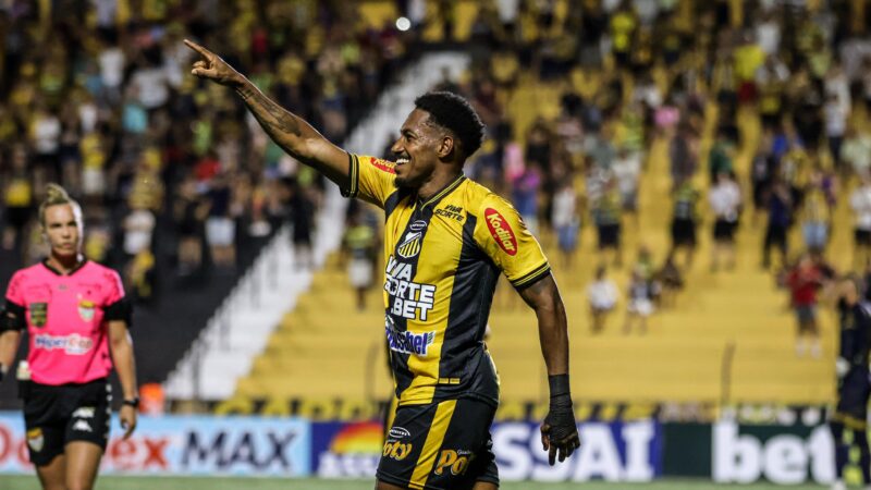 Londrina acerta com atacante ex-Fluminense e dois volantes para sequência da Série B