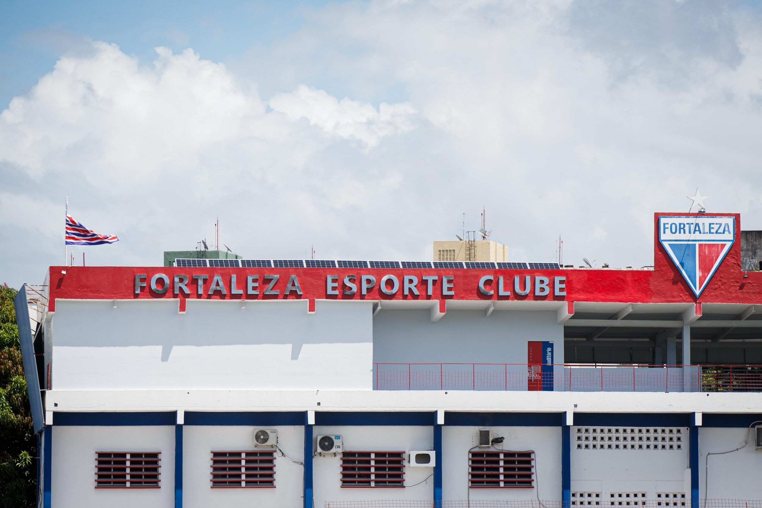 Bastidores: Fortaleza limita acesso de familiares de jogadores e funcionários a treinos