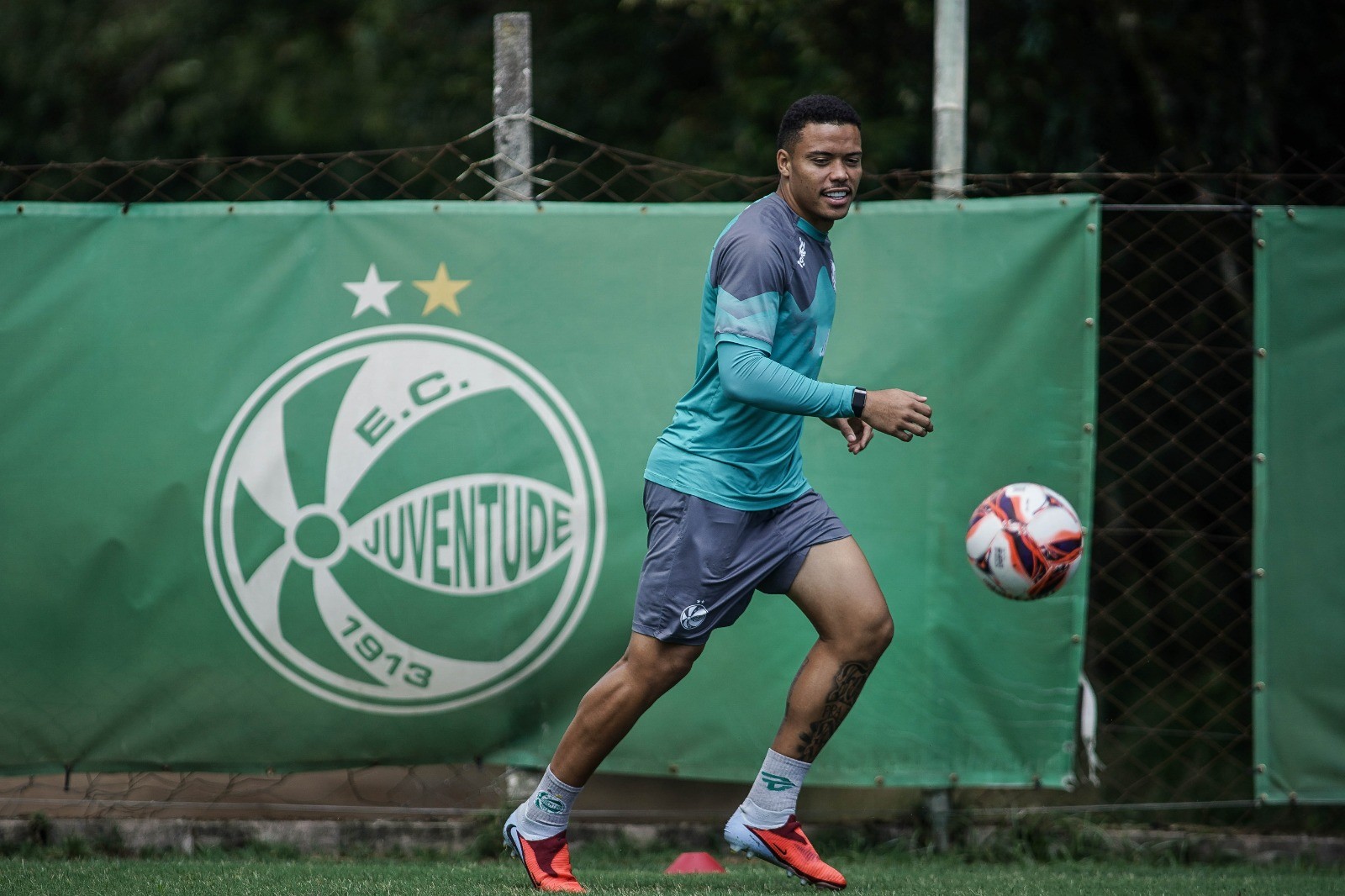 Bastidores: a estratégia do Grêmio para antecipar chegada de Mandaca após pré-contrato
