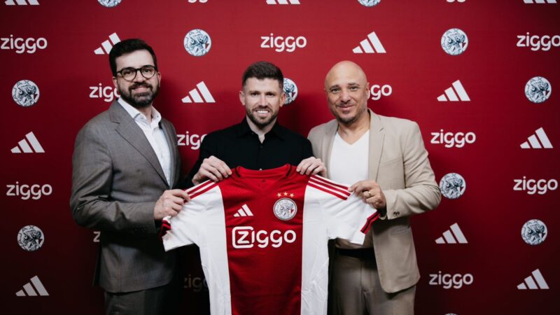 Ajax anuncia Caio Henrique, ex-Monaco, até 2030