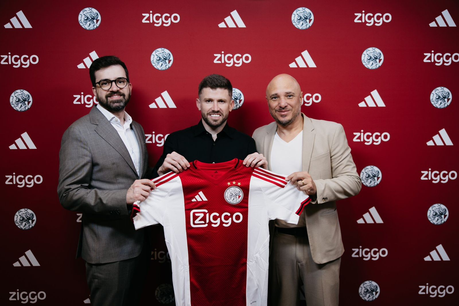 Ajax anuncia Caio Henrique, ex-Monaco, até 2030