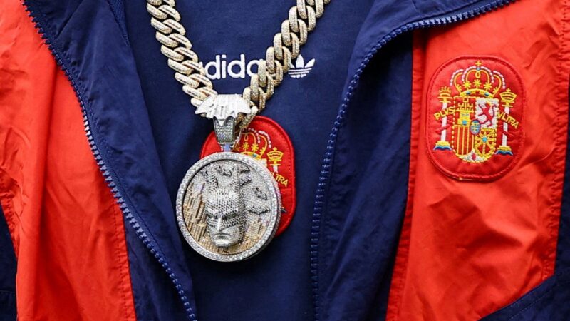 Meias rasgadas, joias milionárias e chuteiras rosas: os detalhes curiosos dos craques na Copa