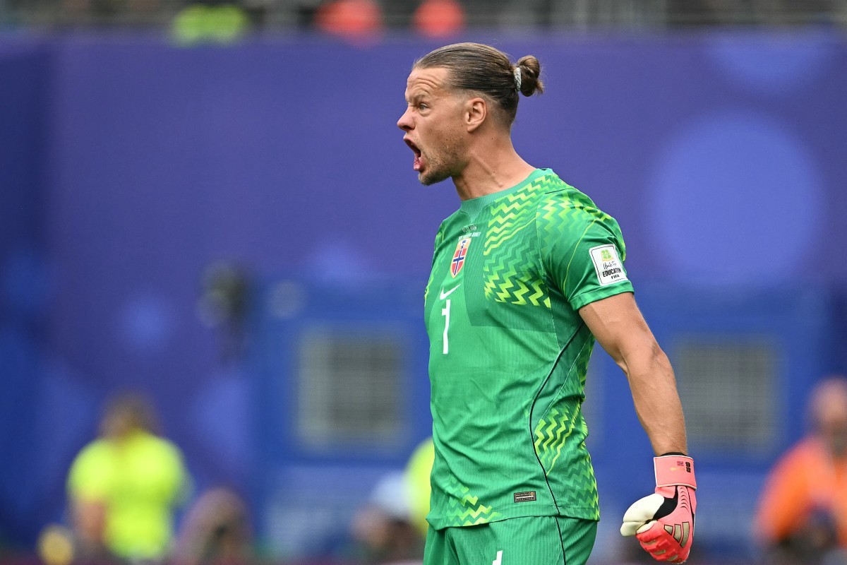 Web vai à loucura com defesas do goleiro da Noruega: “Virou o Neuer”