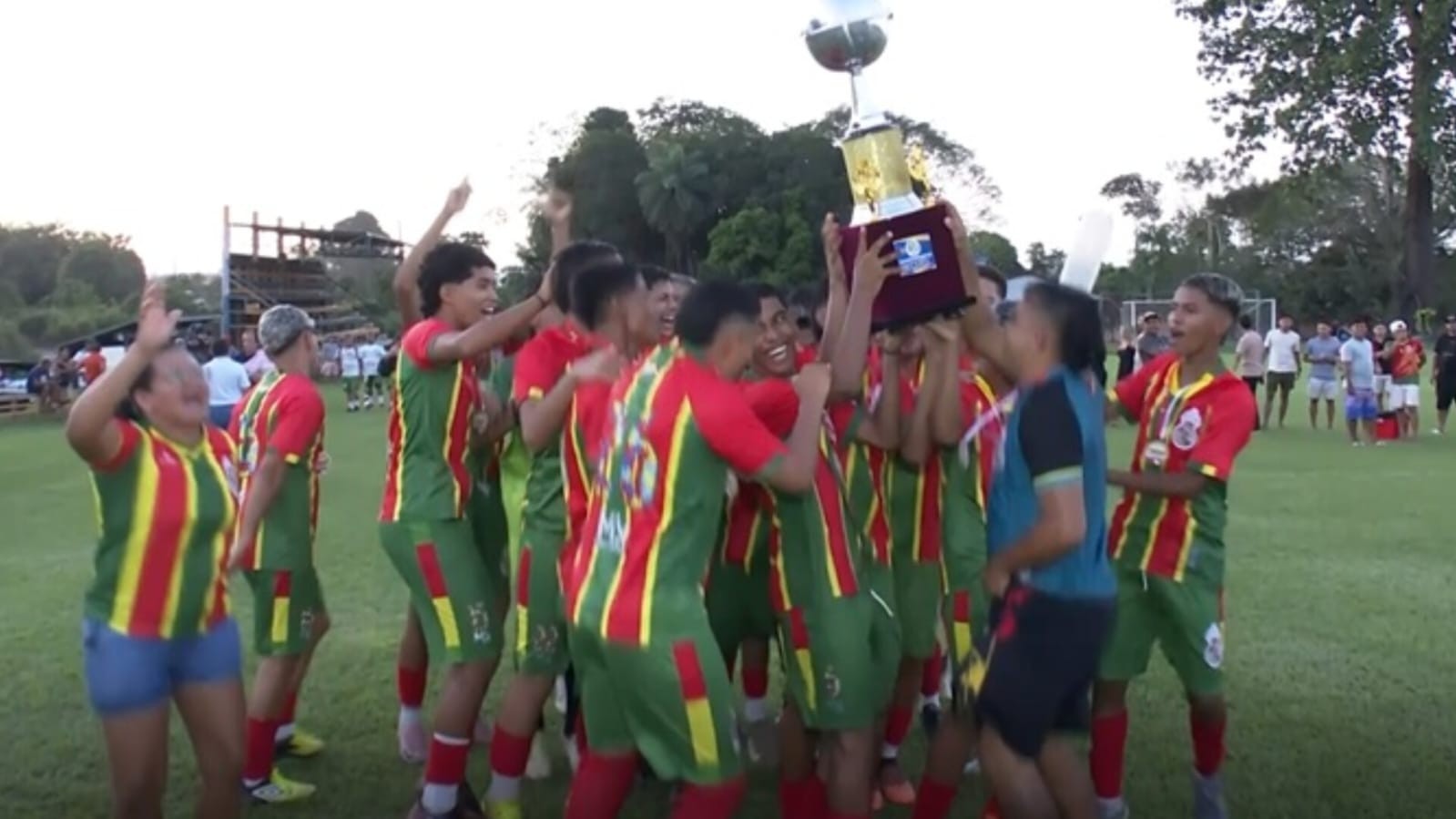 Sem Terra goleia o Tapajós por 4 a 1 e conquista o tetracampeonato do Santareno Sub-17