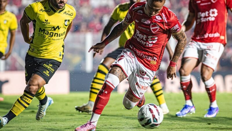 Janderson vibra com gol nos acréscimos: “Vila Nova é isso, acreditar até o final”