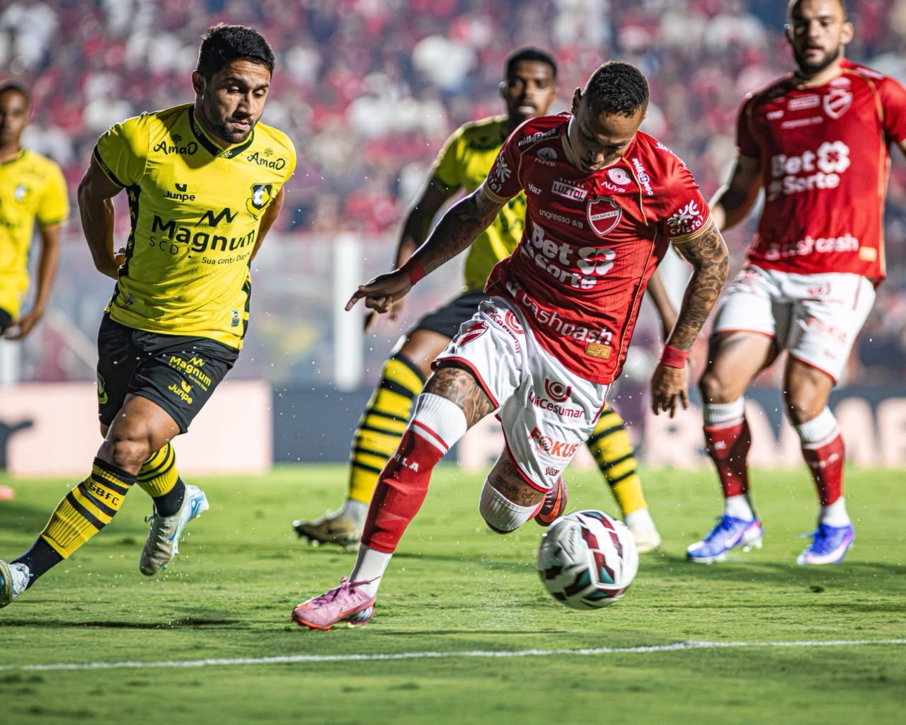 Janderson vibra com gol nos acréscimos: “Vila Nova é isso, acreditar até o final”