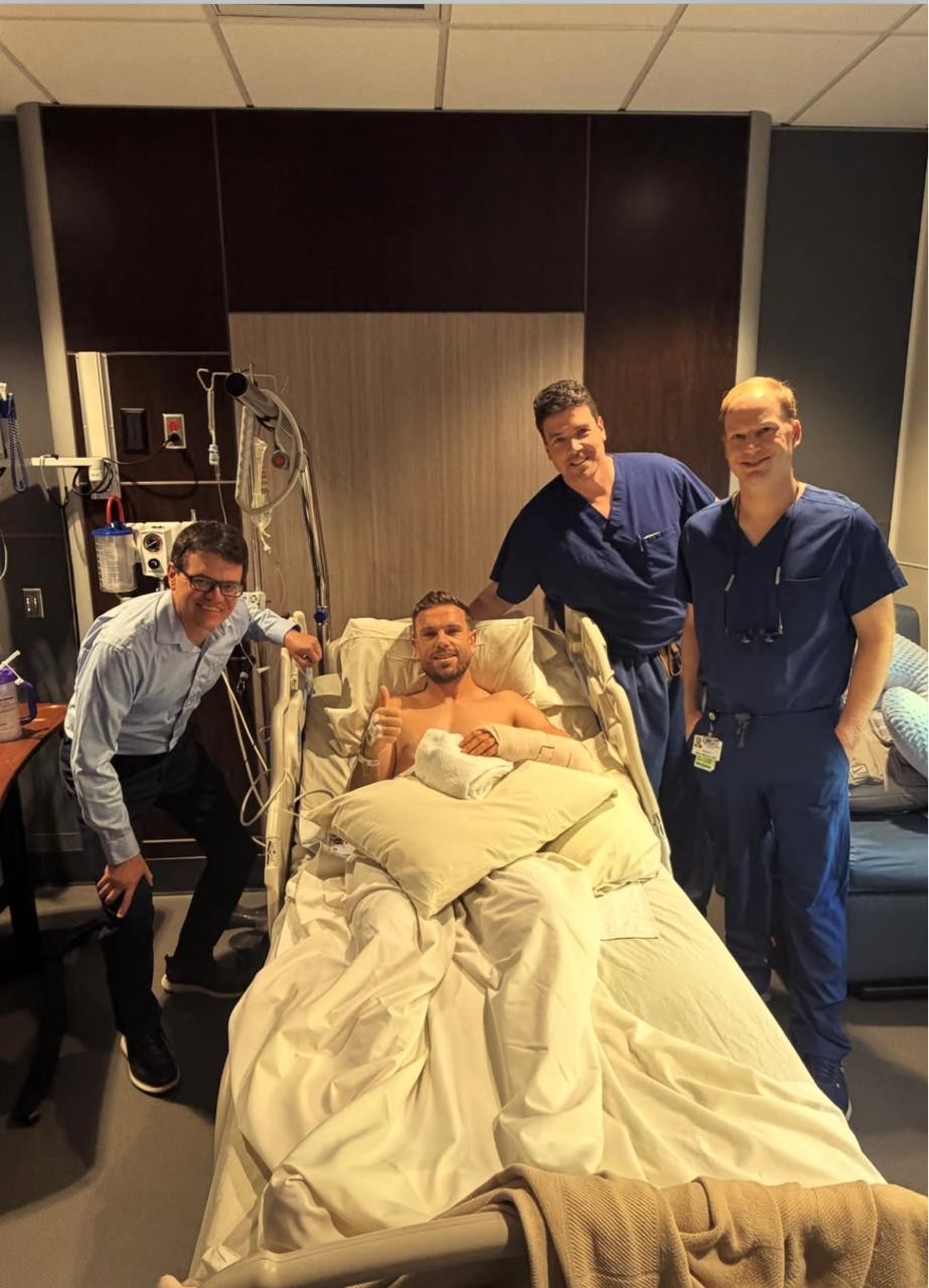 Fora da Copa, Henderson passa por cirurgia e deseja sorte à Inglaterra: “Grande sábado”