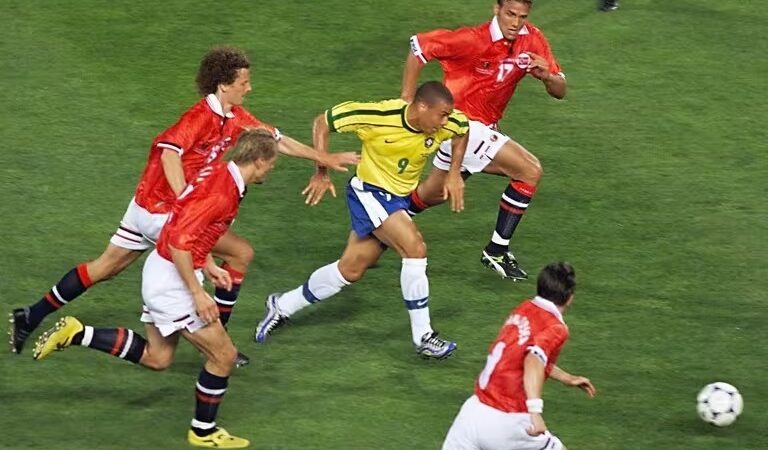 Ex-jogador da Noruega que enfrentou o Brasil compara Haaland a Ronaldo: “Até acima”