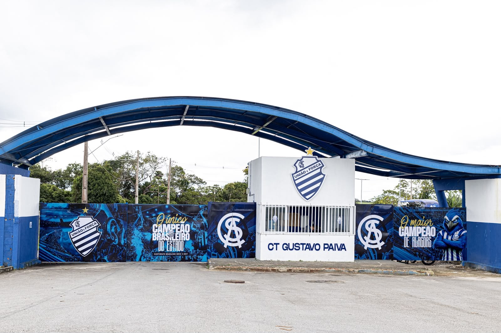 CSA apresenta a nova entrada do CT Gustavo Paiva; veja como era e como está