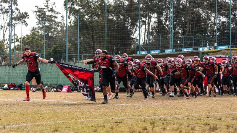 Istepôs estreia na SuperLiga de Futebol Americano contra o Coritiba Crocodiles