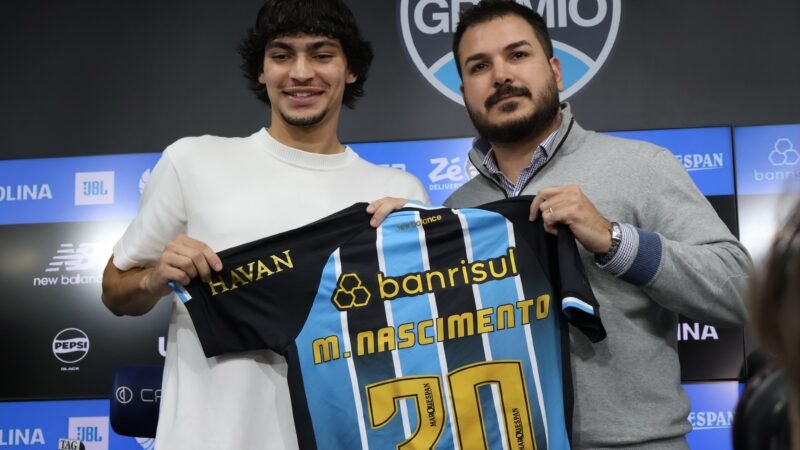 Matheus Nascimento cita peso de Luís Castro em acerto com o Grêmio e lembra elogio de Renato