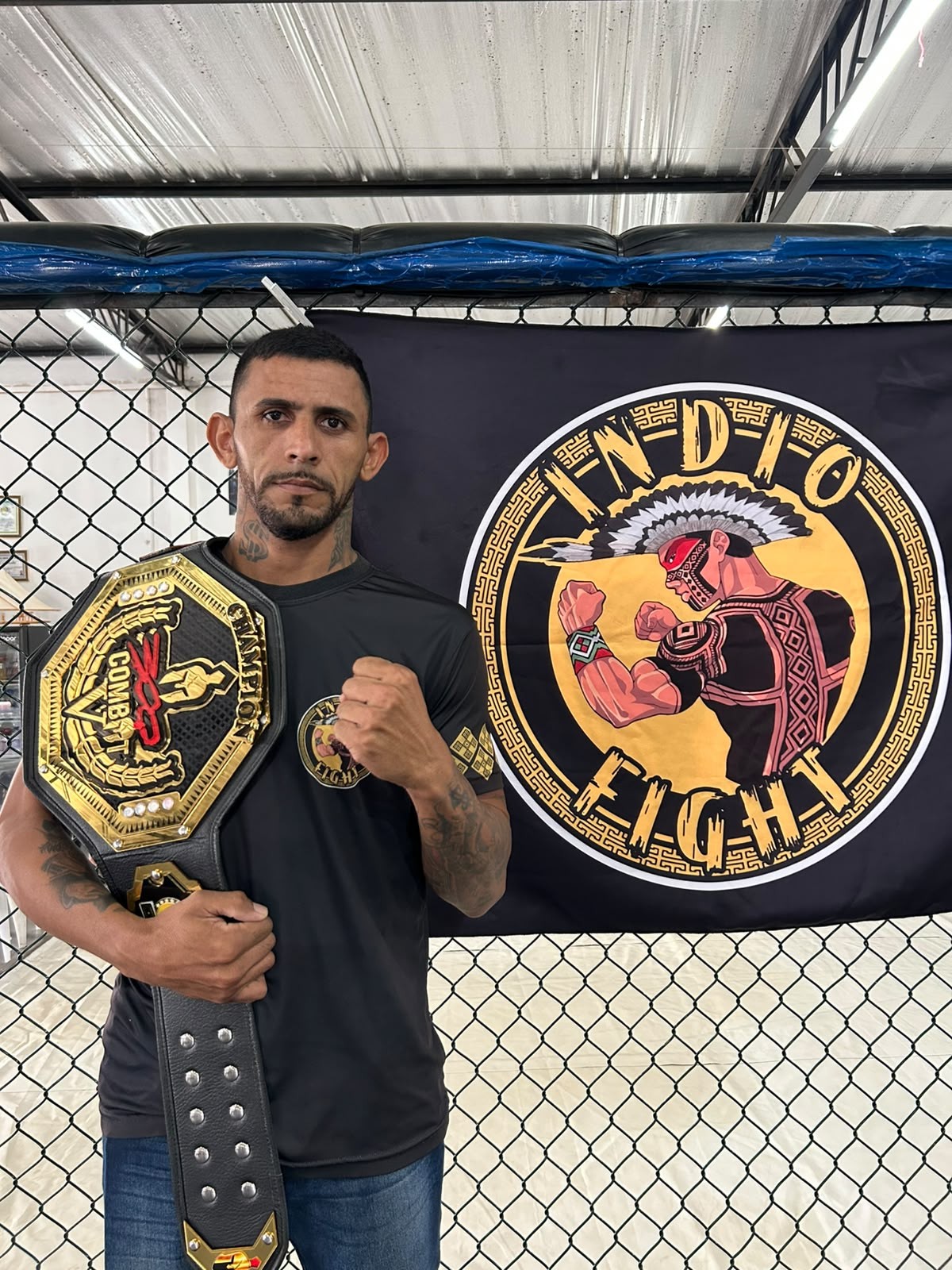 Lutador acreano vence por nocaute no 2º round e fatura cinturão do 300 Combat, em Porto Velho