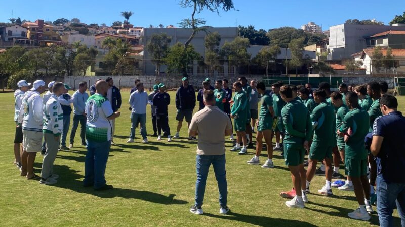 Torcida organizada se reúne com elenco do Guarani, cobra reação e mantém apoio na Série C