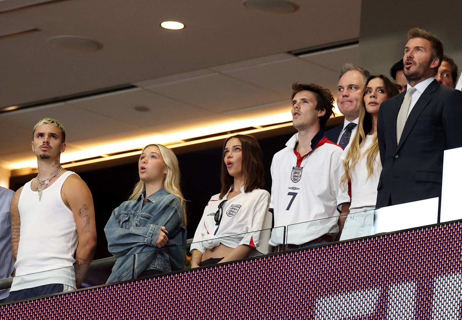 David Beckham e Mick Jagger levam família para assistir Inglaterra x Argentina