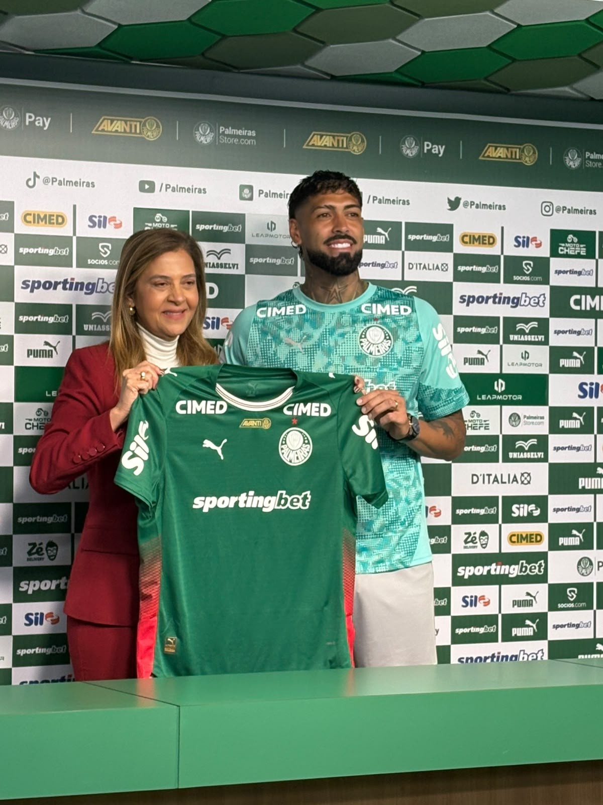 Barboza recusa repetir número do Botafogo e fala sobre Danilo no Palmeiras: “Brinco para ele vir”