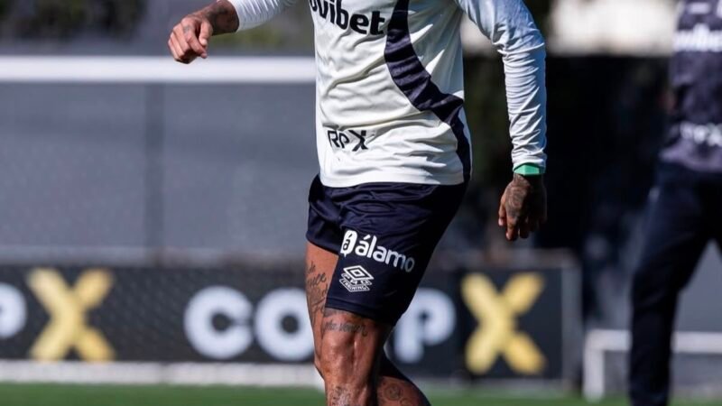 Preservado de jogo, Neymar faz belo gol em treino no CT do Santos; veja