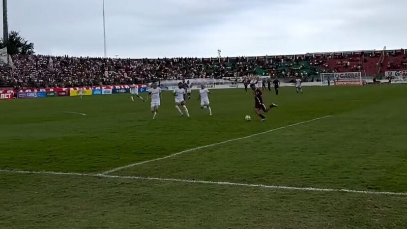 Fluminense de Feira vence time de Thiago Galhardo e sobe para a elite do Campeonato Baiano
