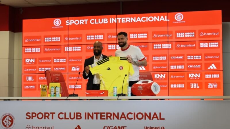 Apresentado no Inter, Matheus Cunha deixa críticas do Cruzeiro para trás e quer “fazer milagres”
