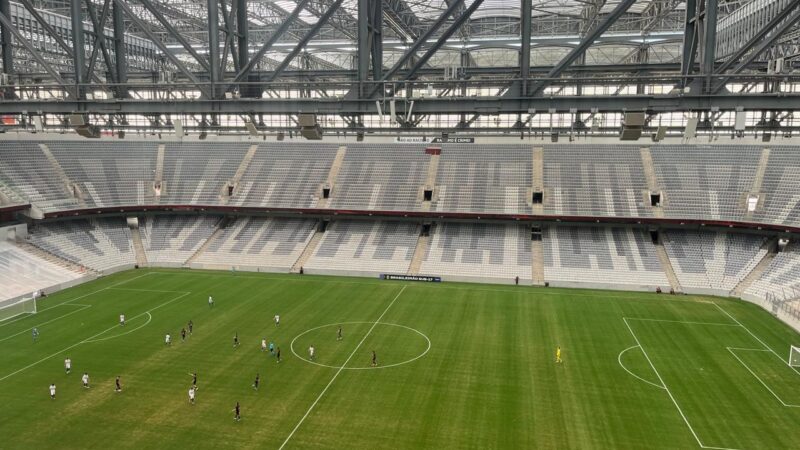 Athletico finaliza testes no novo gramado sintético para volta ao Brasileirão; veja como ficou