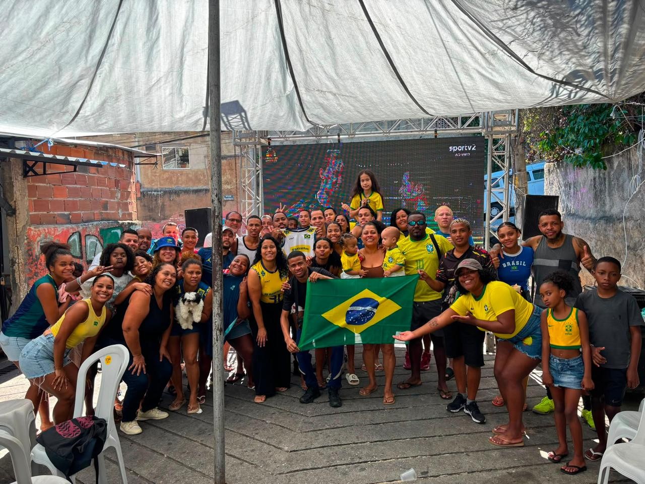 Brasil avança à final da VNL e promove clima de Copa do Mundo em comunidade do Rio de Janeiro
