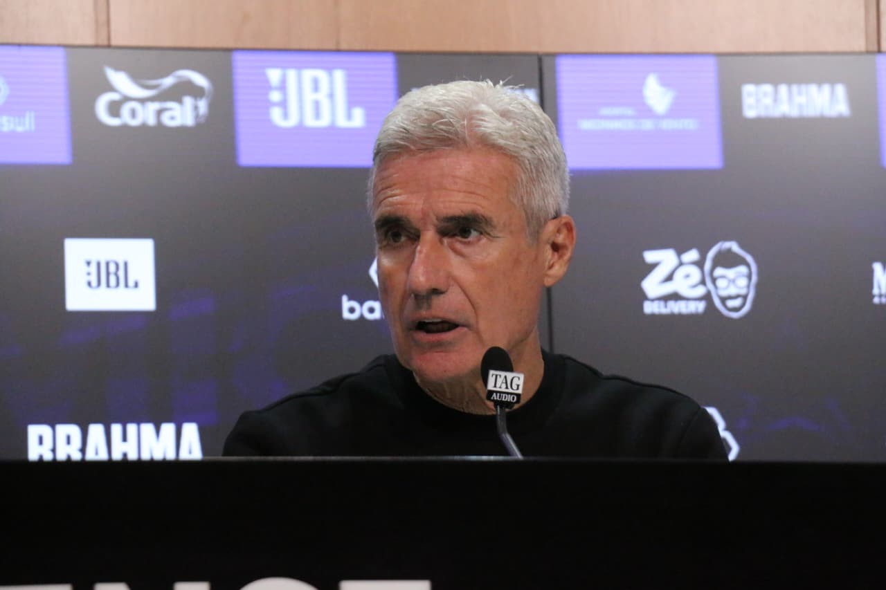 Luís Castro destaca evolução do Grêmio e comenta vaias: “Não contem comigo para desistir”
