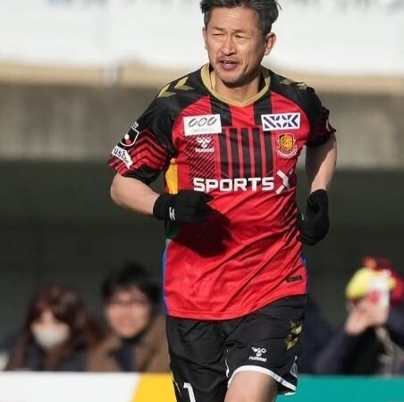 Jogador mais velho do mundo, japonês Kazuyoshi Miura faz gol aos 59 anos