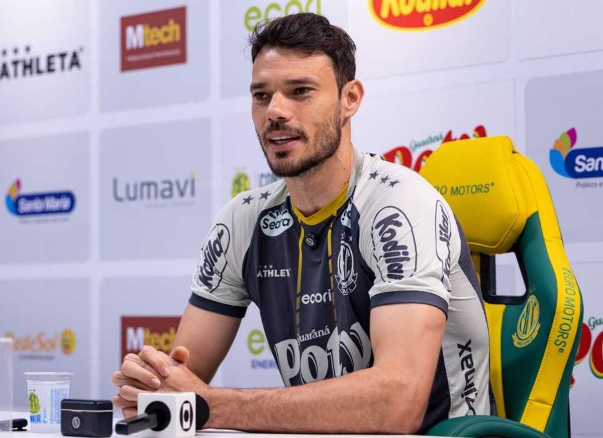 Goleiro estreante do Mirassol revela cobrança do filho: “Papai, quando você vai jogar?”