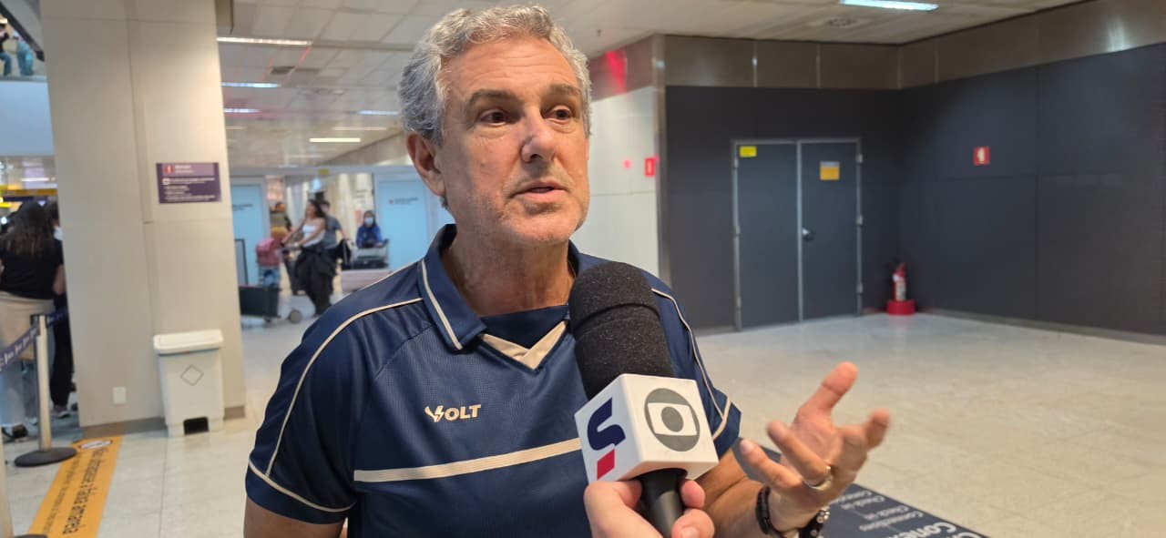 Seleção feminina desembarca após vice da VNL, e Zé Roberto projeta volta de Gabi no Sul-Americano