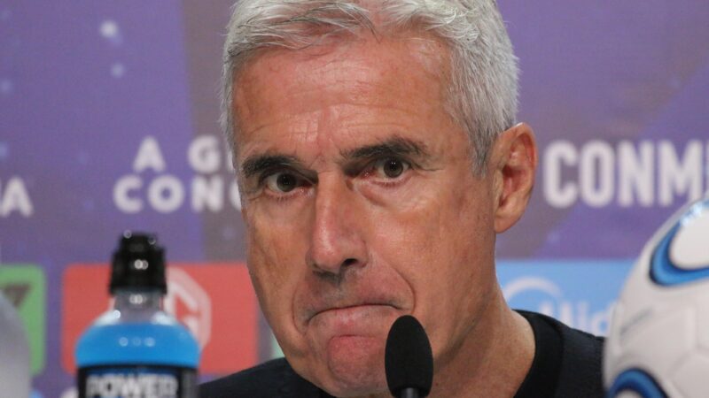 Grêmio banca permanência de Luís Castro apesar de pressão da torcida; saiba bastidores e motivos
