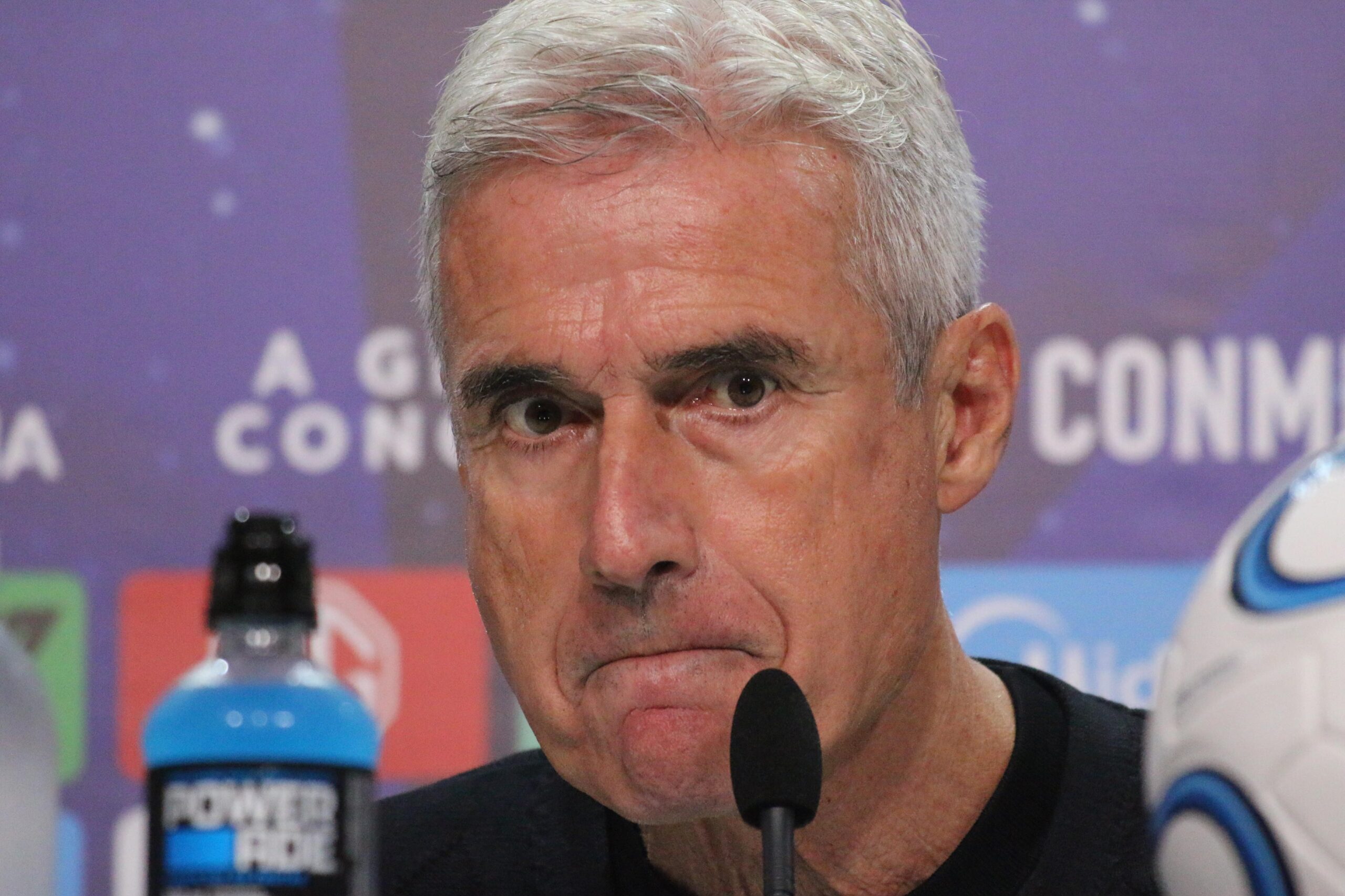 Grêmio banca permanência de Luís Castro apesar de pressão da torcida; saiba bastidores e motivos