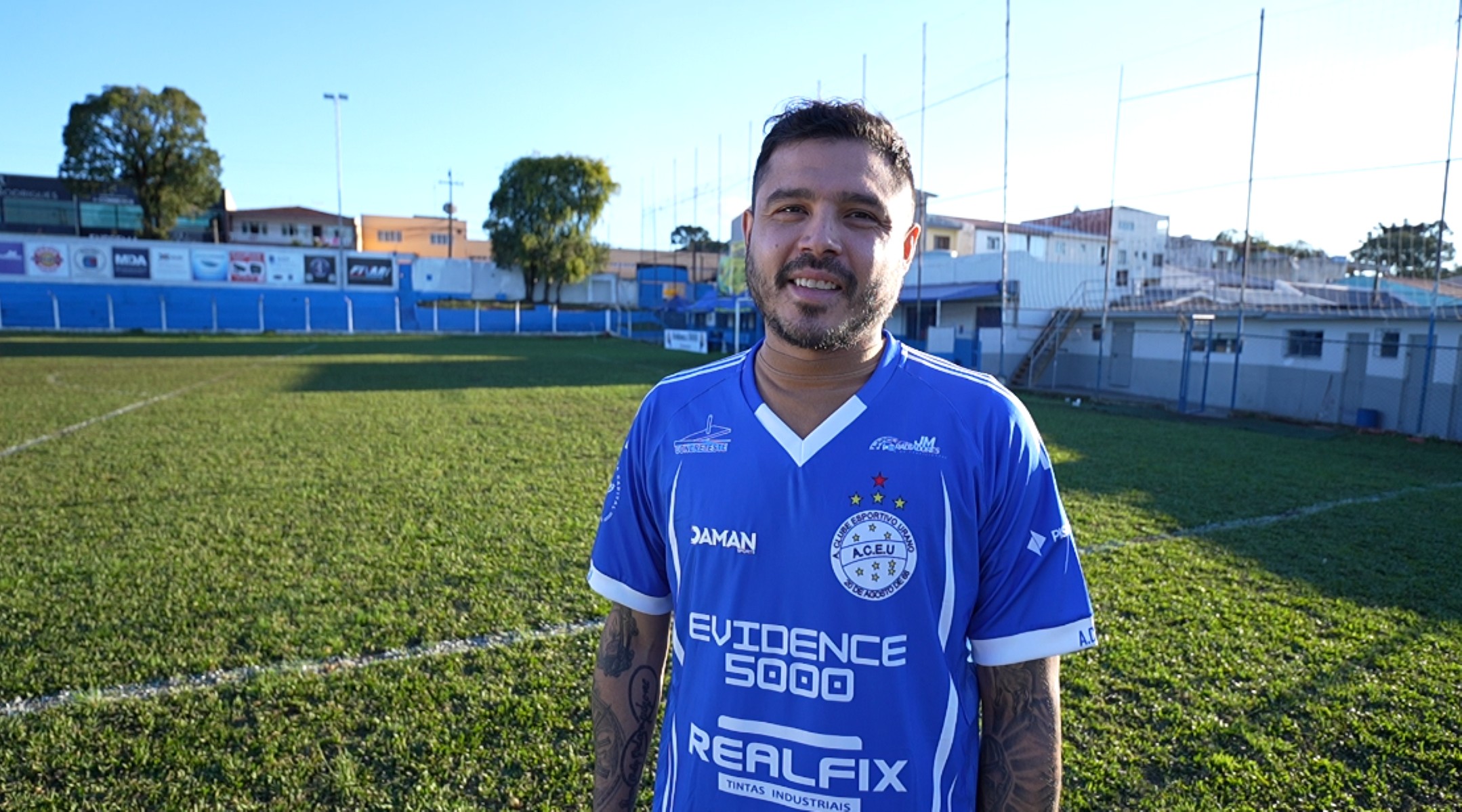 Parça de Neymar pela Seleção de base se reencontra na várzea e abre o jogo sobre carreira: “Escolhas”