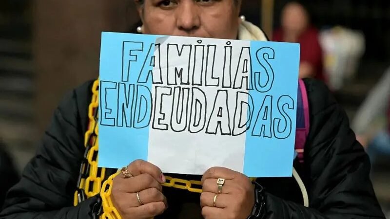 Os milhões de argentinos com dívidas em atraso e o que isso indica sobre a economia do país: ‘Não tentamos mais refinanciar porque é impagável’