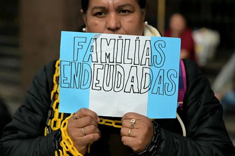 Os milhões de argentinos com dívidas em atraso e o que isso indica sobre a economia do país: ‘Não tentamos mais refinanciar porque é impagável’