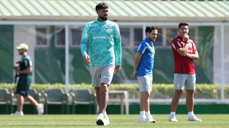 Esquema novo e improvisos: como Abel tem montado o Palmeiras com desfalques na defesa