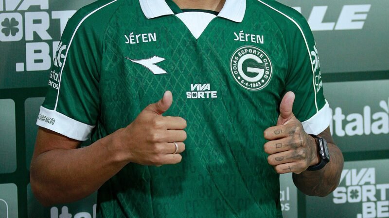 Felipe Clemente revela que história e peso da camisa motivaram escolha pelo Goiás