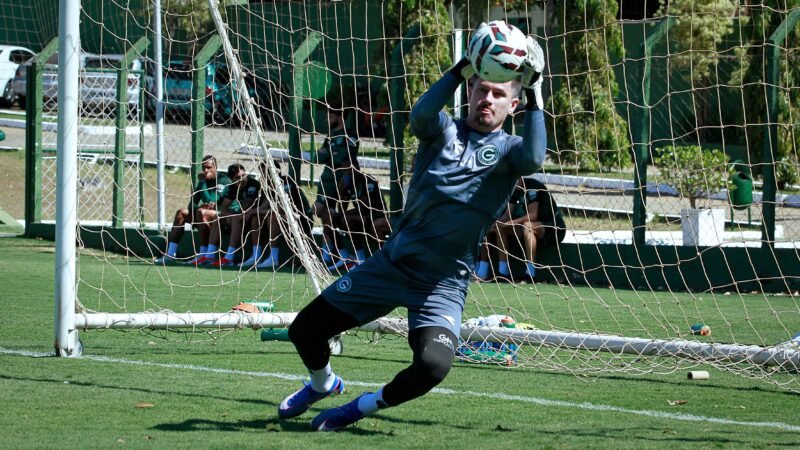 Com Rato e Tadeu relacionados, confira a provável escalação do Goiás para enfrentar o Criciúma