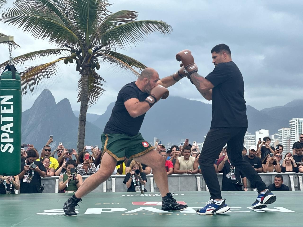 Glover Teixeira terá Alex Poatan como córner no Spaten Fight Night 3: “Ele que me motivou”