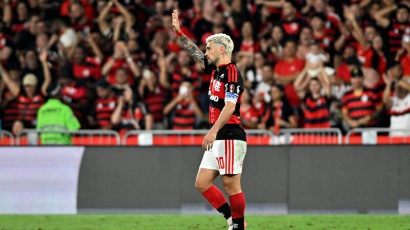 Gol de Arrascaeta chama atenção por semelhança com outro pelo Flamengo na Libertadores; compare os lances