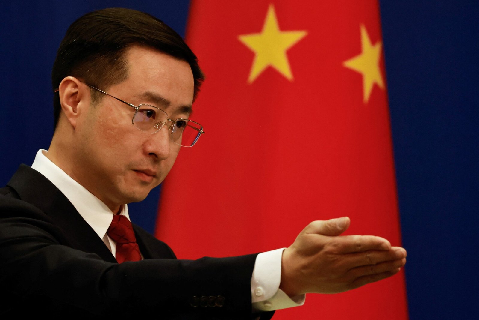 China diz que comércio com Irã ‘não deve ser alvo de interferências’ após ameaças dos EUA