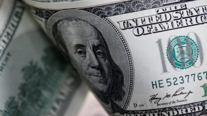 Dólar abre em queda, com inflação dos EUA e Oriente Médio no foco