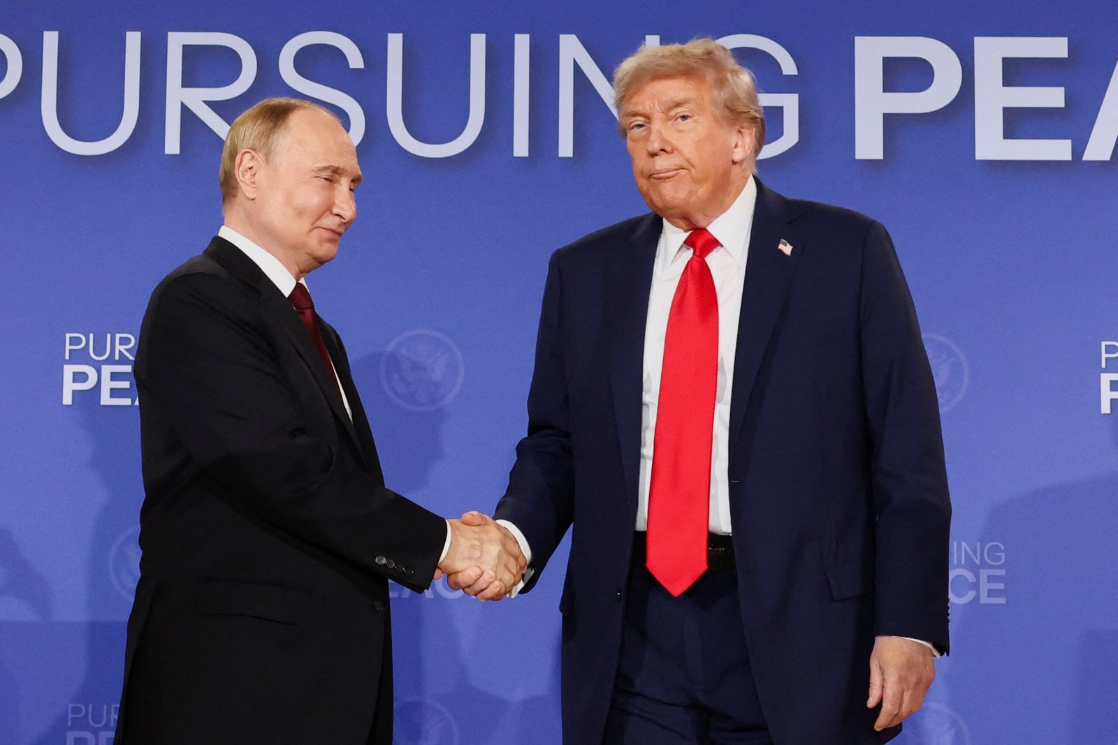 Trump diz que Putin não vai atacar o território da Otan e minimiza viagem do diretor da CIA a Moscou