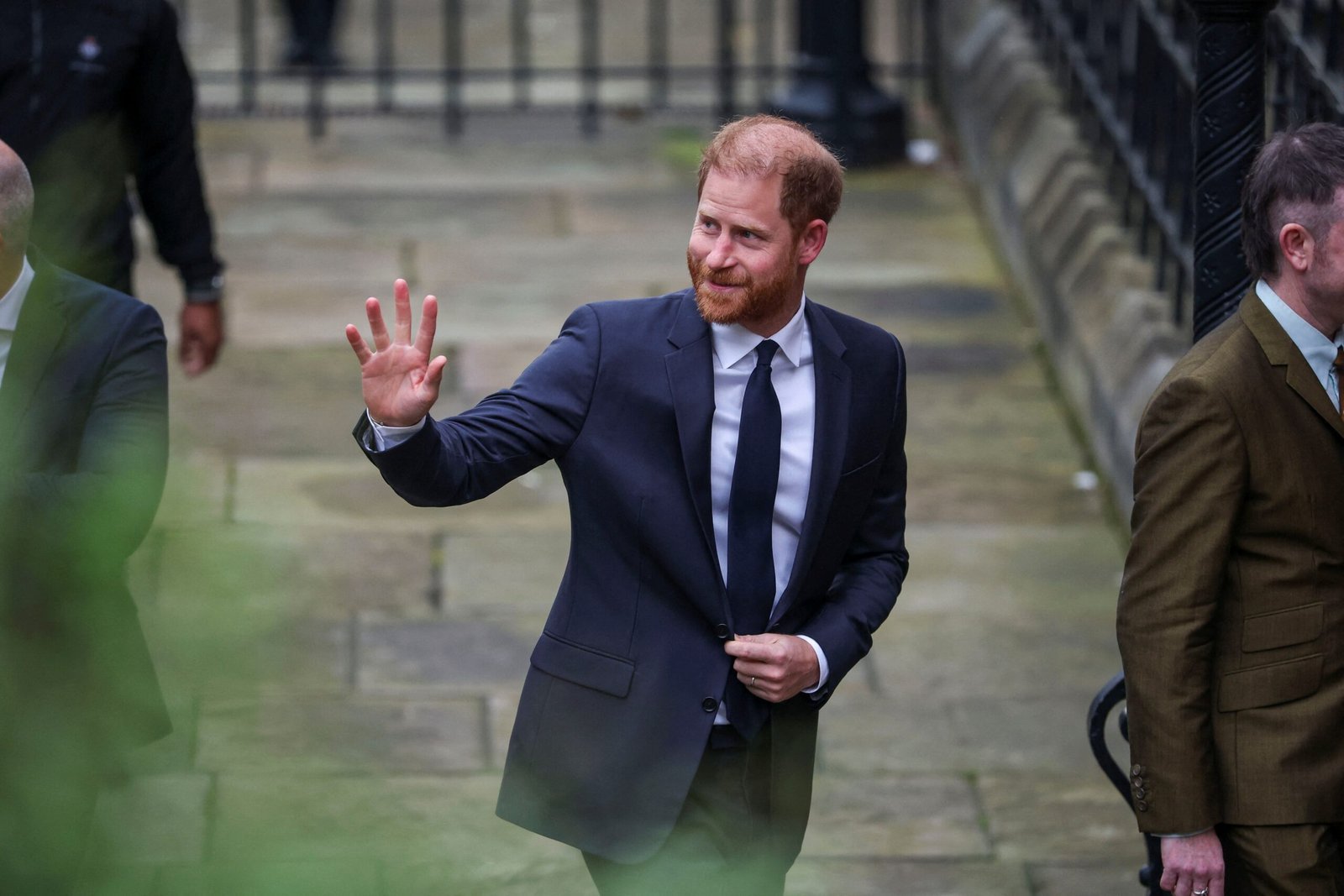 Príncipe Harry, Elton John e outros 5 terão de pagar 9,5 milhões de libras a tablóide britânico, diz Justiça do Reino Unido