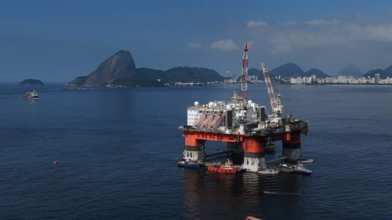 Produção de petróleo no Oriente Médio deve seguir parcialmente paralisada até 2027, diz agência dos EUA
