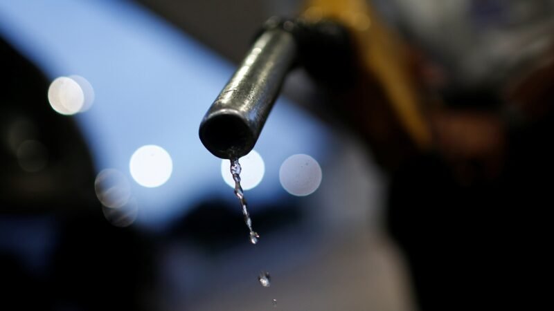 Senado aprova projeto que reduz preço do combustível com dinheiro da alta do petróleo e amplia gastos fora do teto