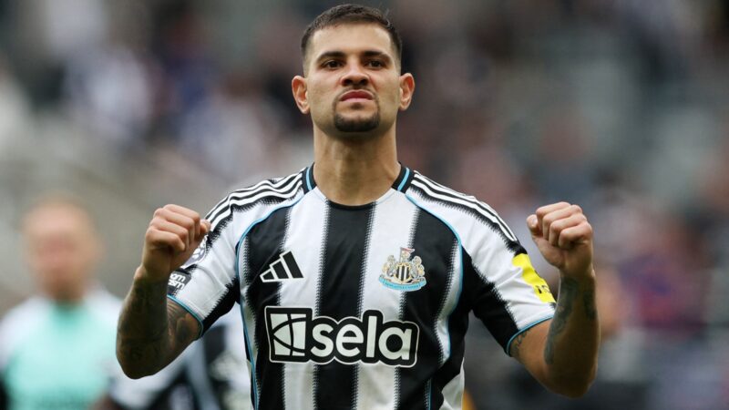 Bruno Guimarães se reapresenta ao Newcastle em meio a negociação com o Arsenal