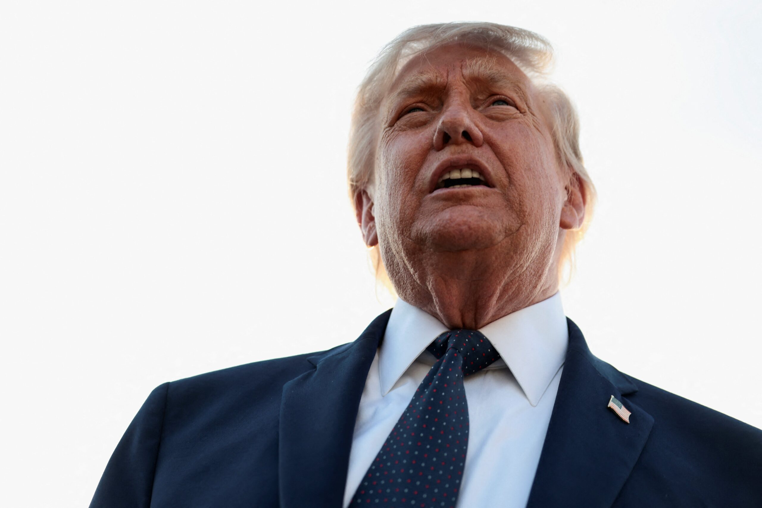 Trump assina decreto para negar cidadania em casos de ‘turismo de nascimento’