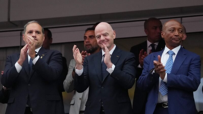 Europa, Ásia e Concacaf formam bloco de 136 votos contra Infantino, que conta com dissidentes