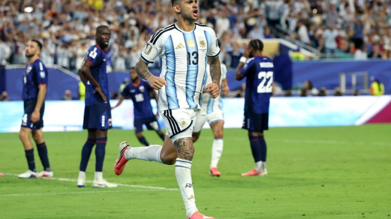 Arsenal, Atlético de Madrid e Inter de Milão disputam zagueiro titular da Argentina na Copa do Mundo