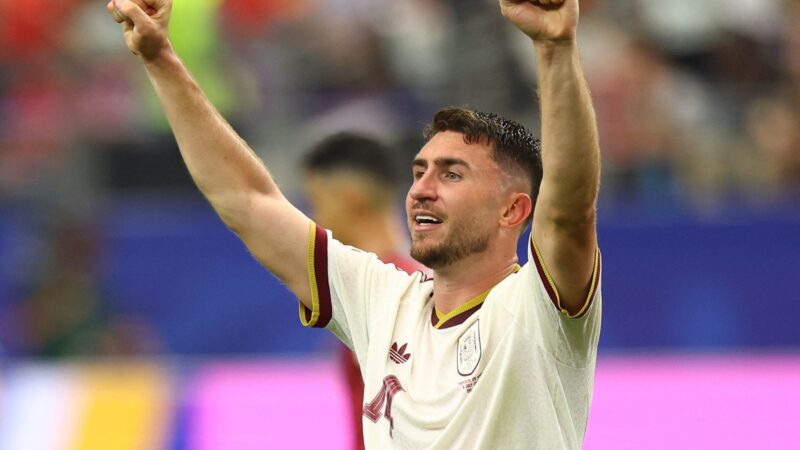 Athletic Bilbao faz jogo duro e pede R$ 466 milhões para liberar Laporte para o Barcelona